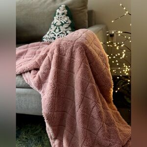Nordstrom Pink Faux Fur Throw Blanket